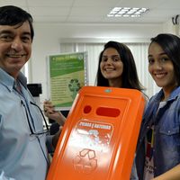 Entrega de Coletores de pilhas e baterias